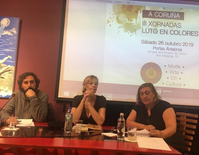 La muerte en Galicia: Rafael Quintía y Ana Isabel Filgueiras, con la periodista Isabel García