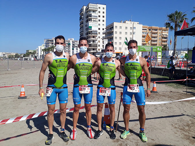 Triatlón Arteixo se posiciona en Murcia