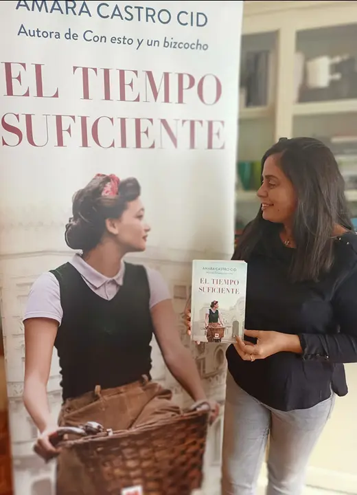 Amara castro en la presentaci&oacute;n de su libro "El tiempo suficiente"