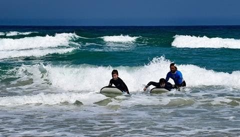 Novo programa "Aprende a través do surfing" en Carballo