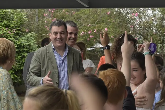 Abegondo. A Coru&ntilde;a.
O conselleiro de Cultura, Educaci&oacute;n, FP e Universidades, Rom&aacute;n Rodr&iacute;guez, participa na inauguraci&oacute;n da obras do colexio CEIP San Marcos coincidindo co seu 50 aniversario-El Portal de la Infancia