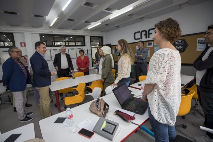 Román Rodrígez dálle a benvida aos profesores de seis países que participan en Santiago nun proyecto sobre a innovación educativa coa Xunta-El Portal de la Infancia