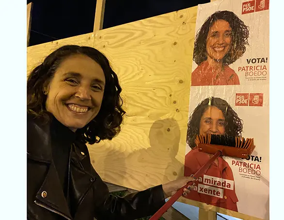 cominzo de campa&ntilde;a del Psoe Arteixo en la pegada de carteles