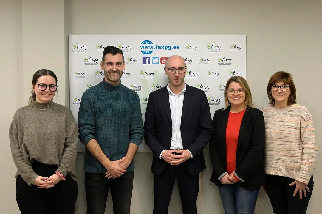 O director xeral de Familia, Infancia e Dinamizaci&oacute;n Demogr&aacute;fica, Jacobo Rey, visita o programa de apoio as familias xordas da Federaci&oacute;n  de Persoas Xordas de Galicia, FAXPG.