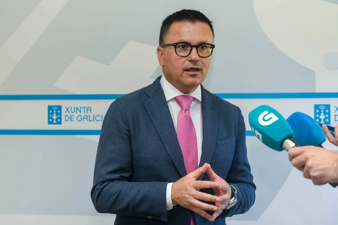 El conselleiro de Empleo, Comercio y Emigraci&oacute;n, Jos&eacute; Gonz&aacute;lez, realizando&nbsp;la valoraci&oacute;n de los datos de paro en Galicia.