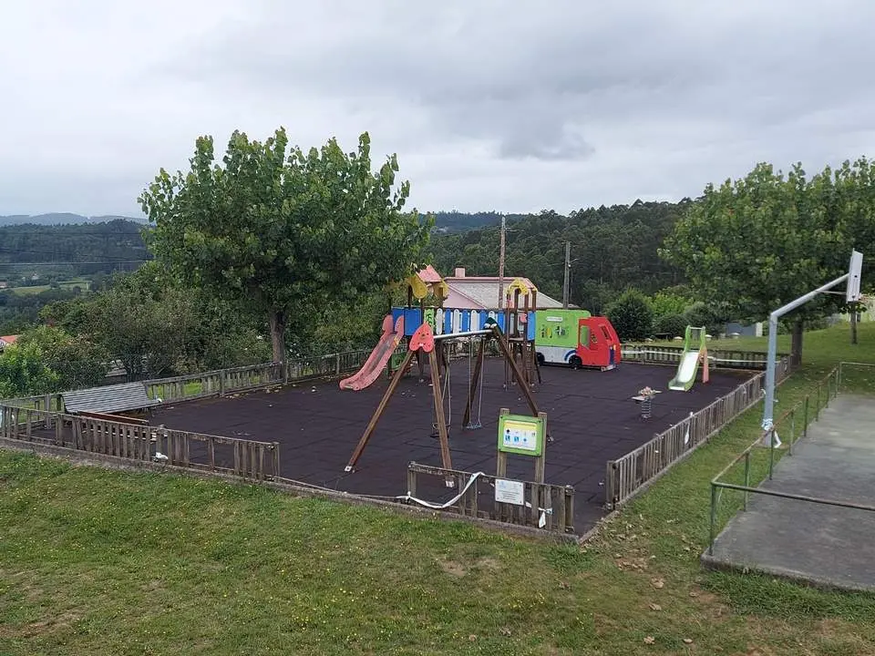 Parque infantil de Bemantes.