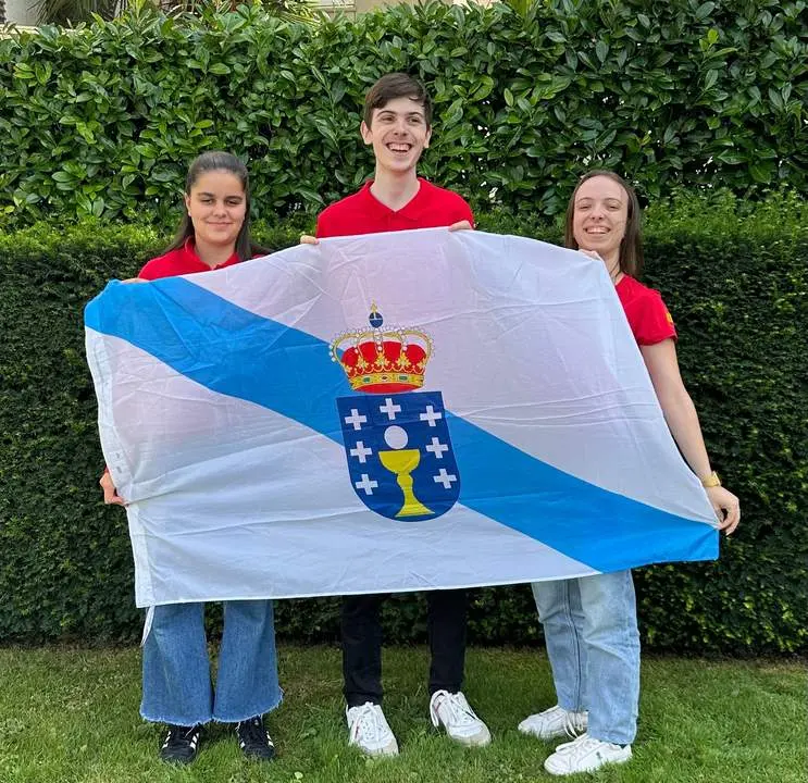 Los tres estudiantes que representan a Galicia en la mayor competici&oacute;n internacional de FP en Lyon.