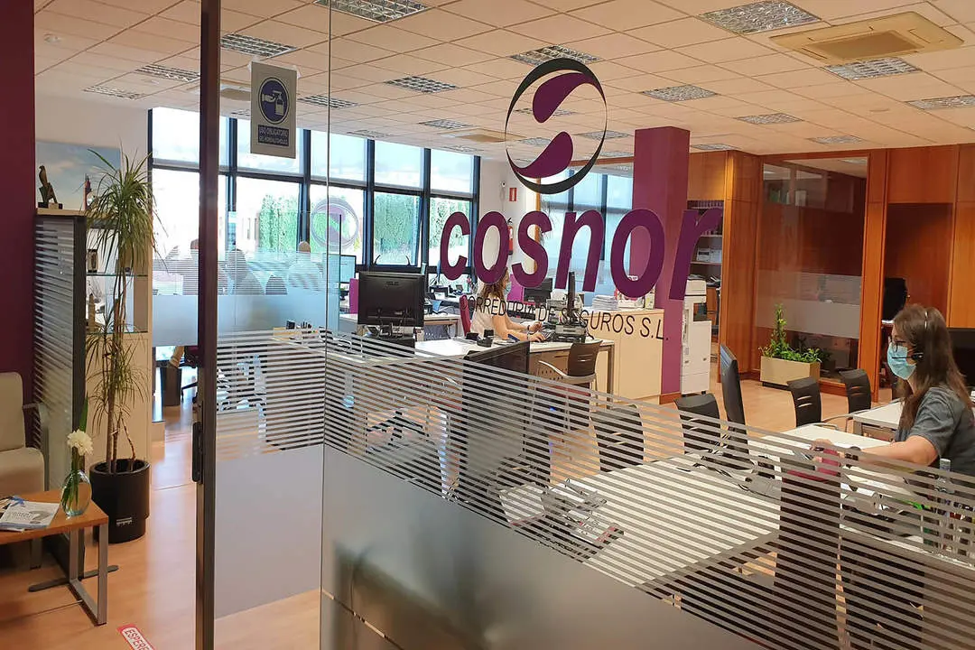 La corredur&iacute;a de Seguros Cosnor inaugura sus nuevas instalaciones.