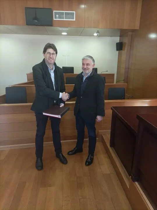 El Alcalde de Arteixo, Carlos Calvelo, y el director general de la Corporaci&oacute;n Hijos de Rivera, Francisco Ucha.