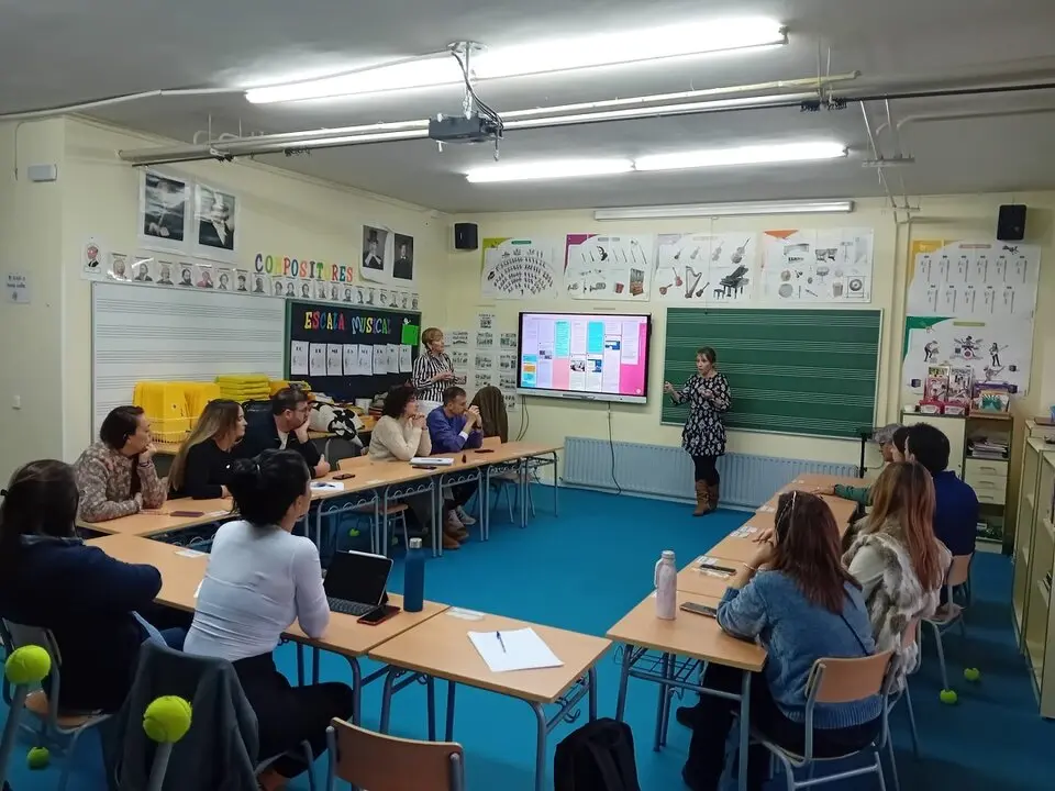El CEIP Gal&aacute;n visita el colegio CEIP Isidro Almaz&aacute;n de Guadalajara.