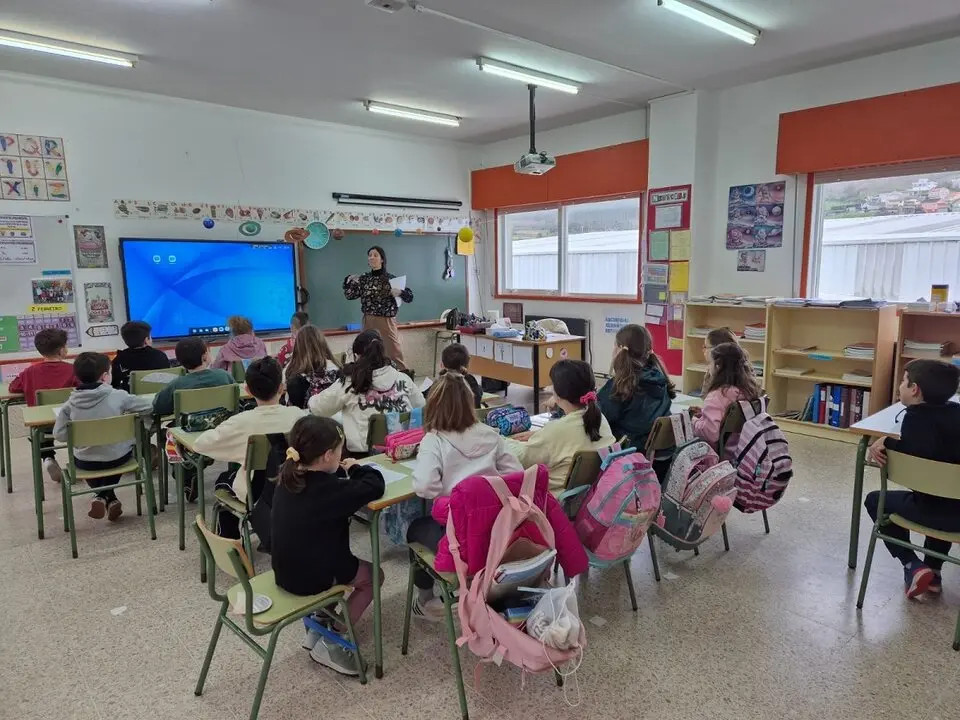 I Concurso escolar "Poes&iacute;a do rev&eacute;s" en Carballo.