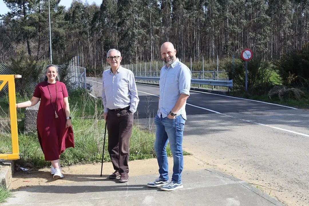 El Alcalde de Carballo, Evencio Ferreiro, en una visita al Pol&iacute;gono de Bertoa