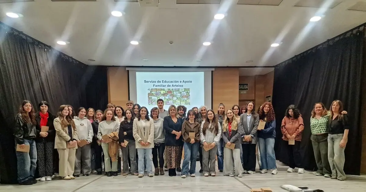 Visita de universitarios a Arteixo.