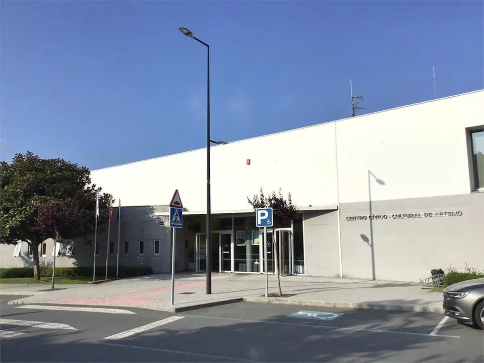Biblioteca "Henrique Rabu&ntilde;al", en Arteixo.
