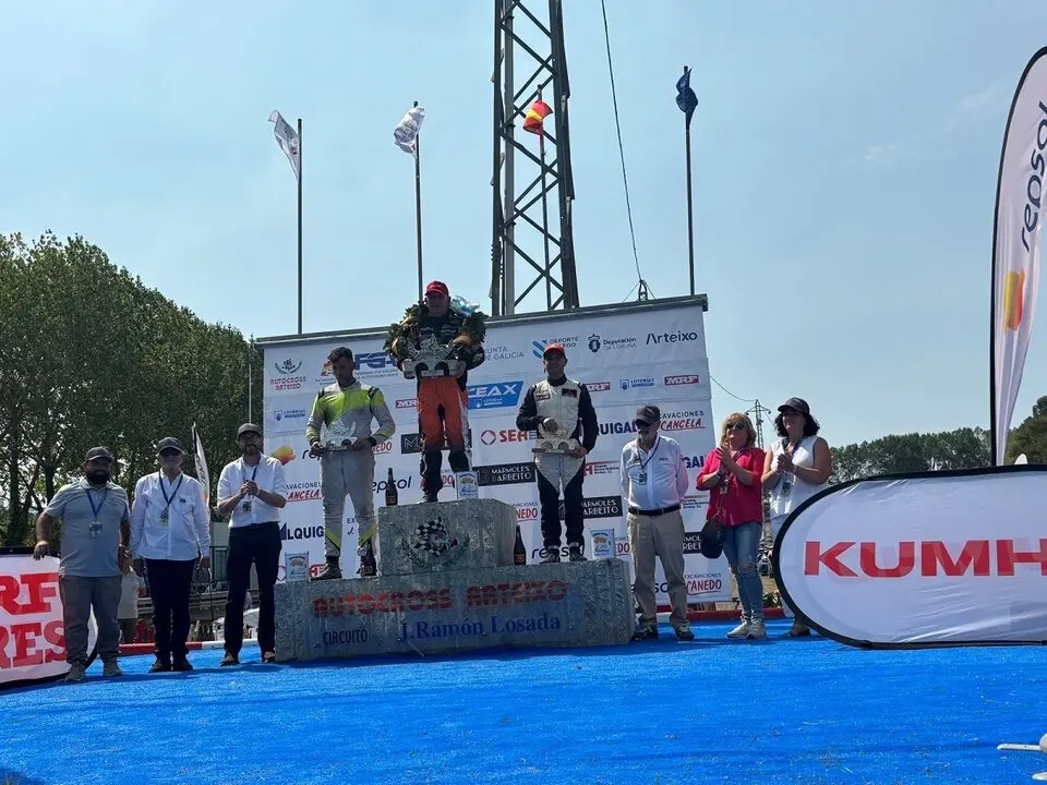 Entrega de premios de la 29&ordf; edici&oacute;n del Autocross de Arteixo.