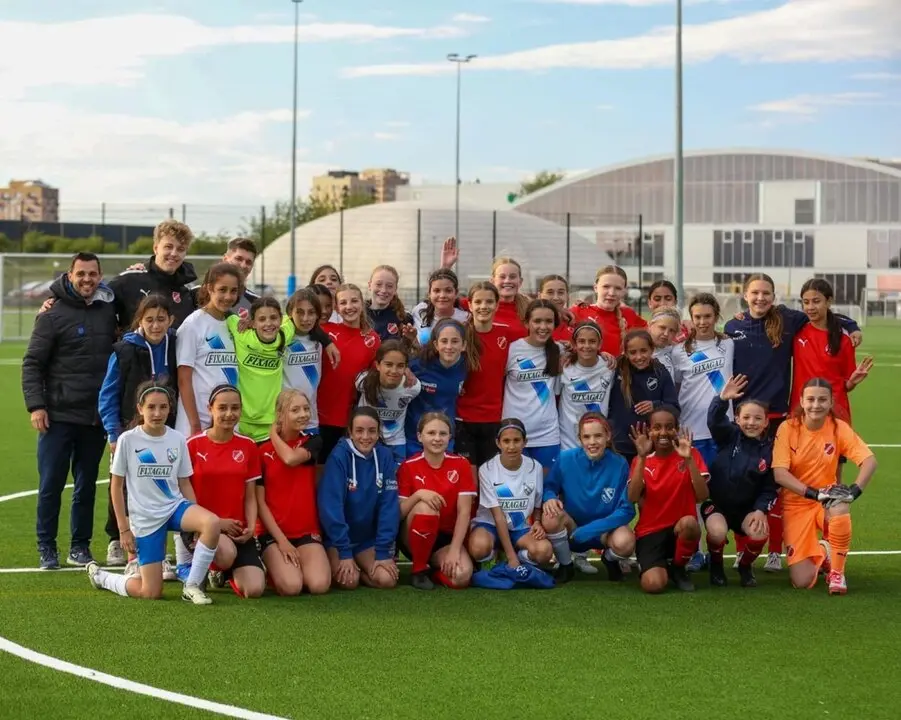 Fair Play Tours: Viajes que transforman la vida de j&oacute;venes futbolistas gallegas.