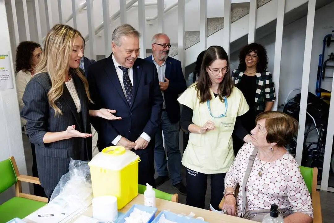 La Xunta inicia la campa&ntilde;a de vacunaci&oacute;n de la Gripe y el Covid-19.