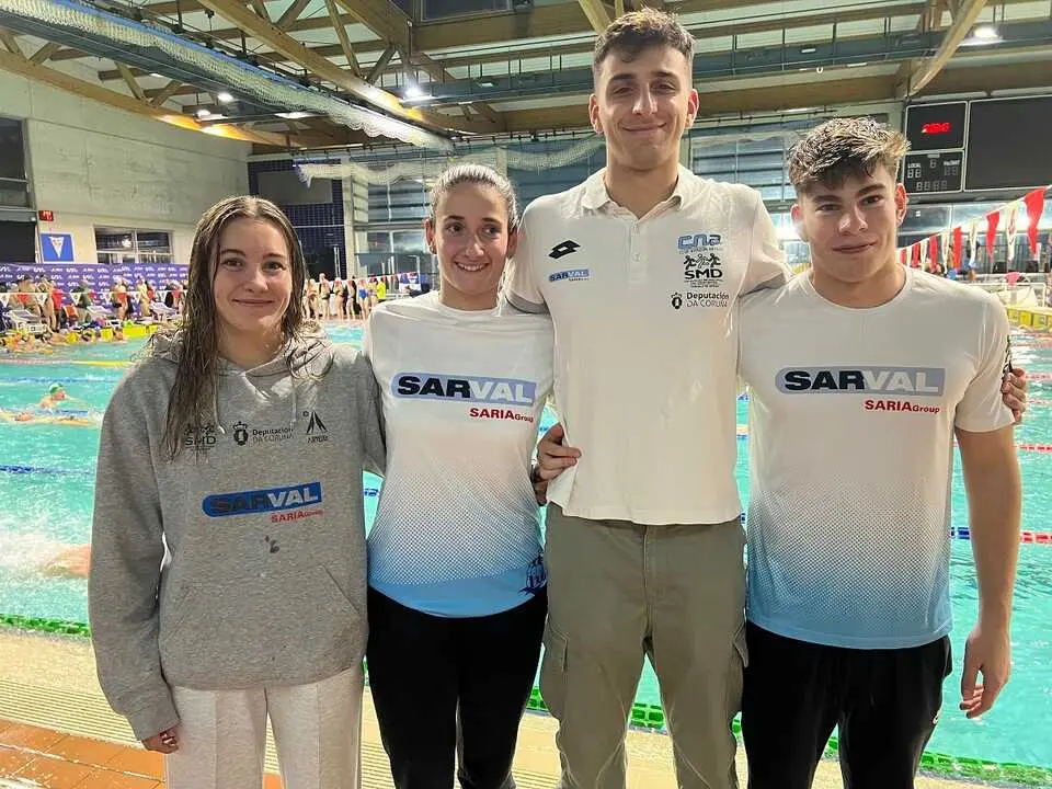 Paula Otero, Alba G&oacute;mez, Miguel G&oacute;mez y Mateo Garc&iacute;a, deportistas del Club Nataci&oacute;n Arteixo.