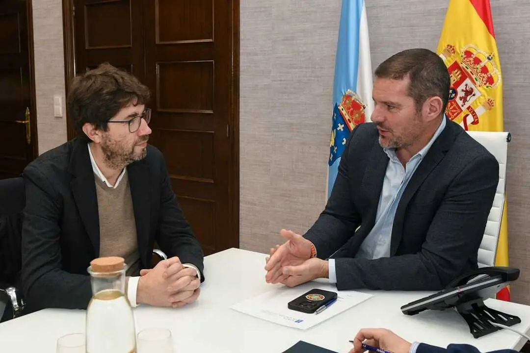 La Xunta y el alcalde de Arteixo, Carlos Calvelo, abordan las ventajas&nbsp;de los cambios de la Ley de Patrimonio Cultural.