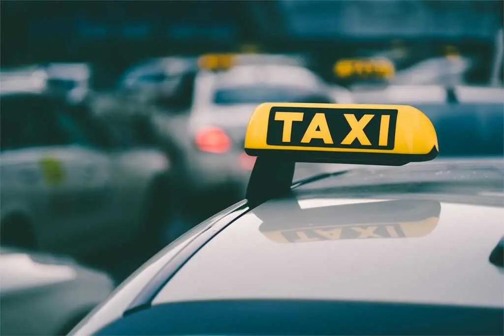 Arteixo inicia la actualizaci&oacute;n de la ordenanza del taxi.