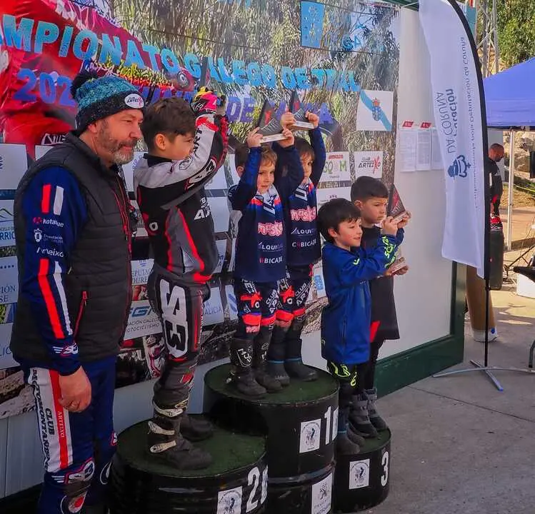 El Club Motomonta&ntilde;ismo Arteixo brilla en el trial nacional.