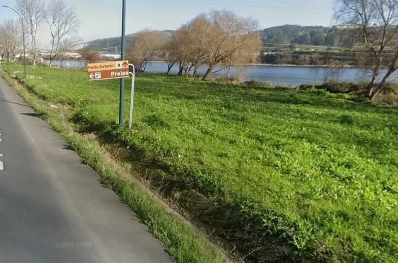 Avenida de las playas y del embalse de Sab&oacute;n.