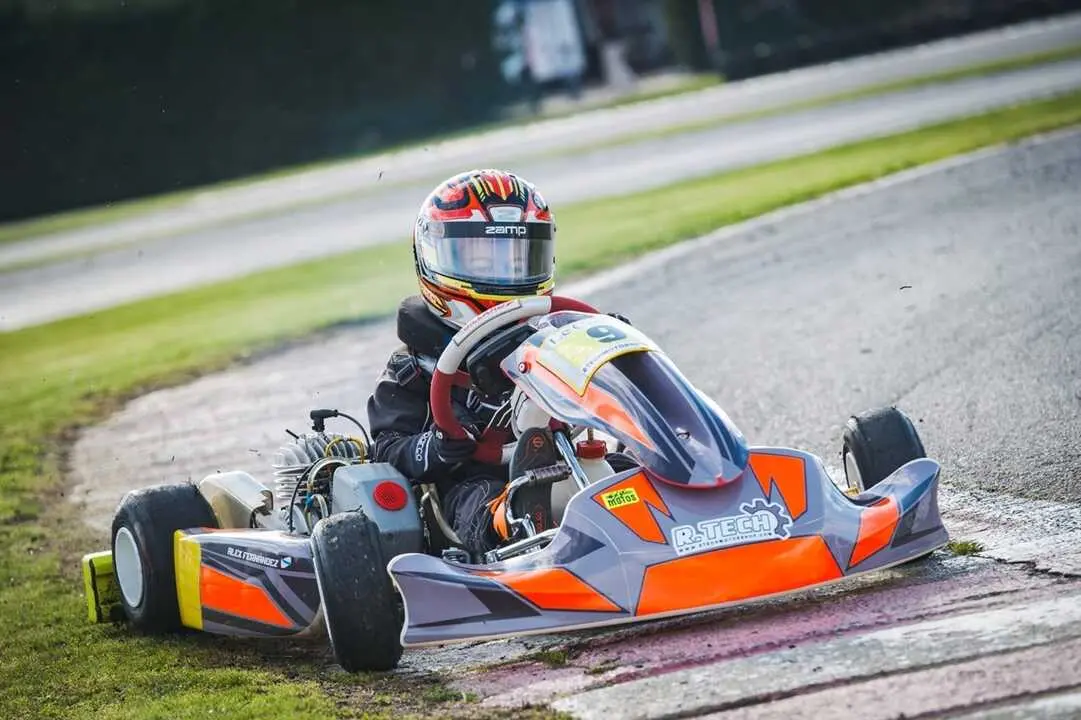 El joven arteix&aacute;n, &Aacute;lex Fern&aacute;ndez, arrasa en Outeiro de Rei y se consolida como l&iacute;der del Gallego de Karting.