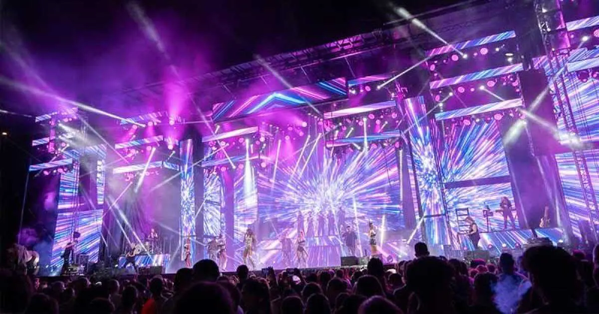 Panorama desata una gran noche de fiesta en el arranque del Esp&iacute;ritu Santo de Uxes.