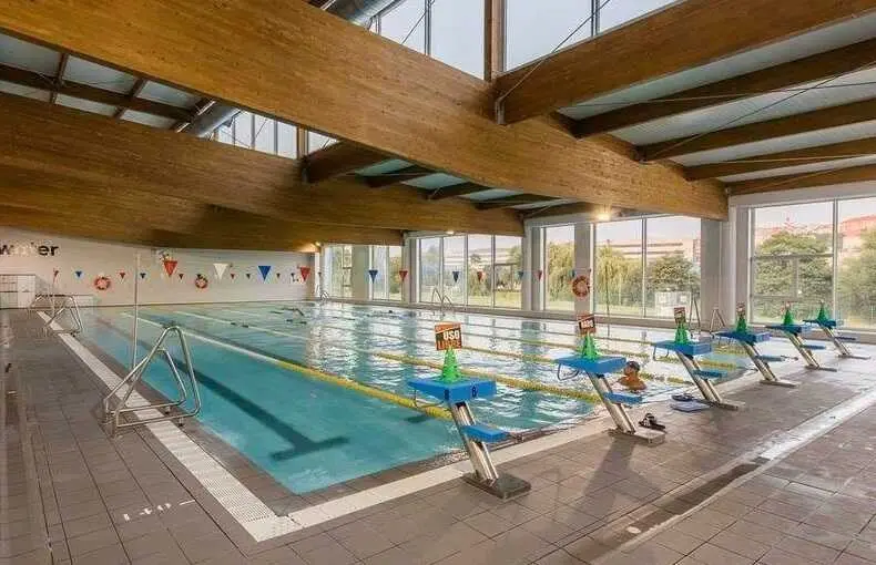 La piscina municipal de Arteixo cierra temporalmente.