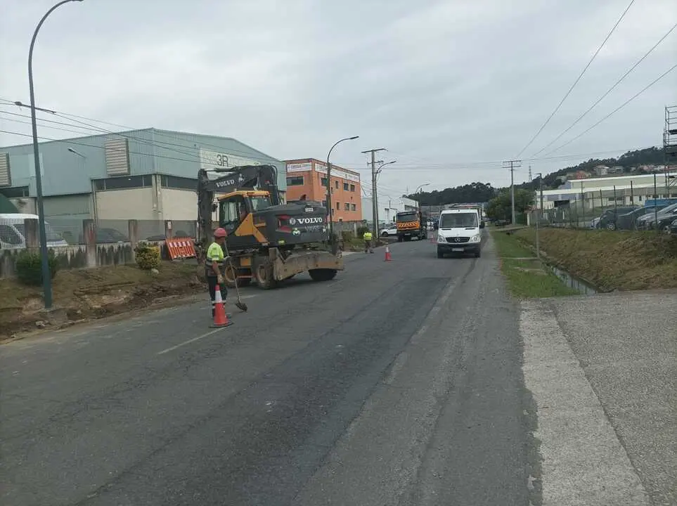 Arteixo inicia las obras de la senda peatonal y ciclista en la avenida da Praia.
