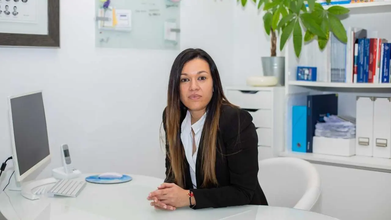 Ana D&iacute;az es odont&oacute;loga y la propietaria de la cl&iacute;nica dental que lleva su nombre