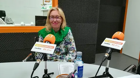 Bibiana P&eacute;rez en los estudios de Intercoru&ntilde;a radio