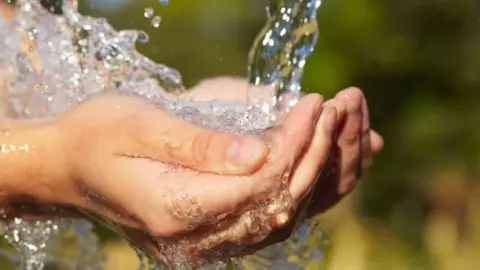 corte de agua en Lar&iacute;n