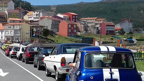 Veh&iacute;culos cl&aacute;sicos recorren a Costa da Morte por tercera vez