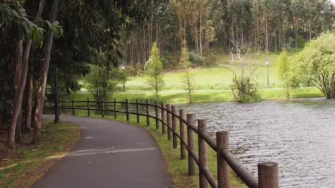 vista del embalse de meicende  donde se instalar&aacute; la nueva barandilla