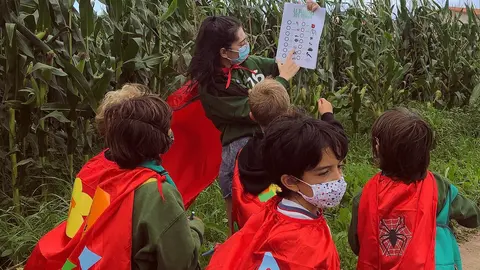 Scouts de Galicia disfrutando de actividades al aire libre en el d&iacute;a