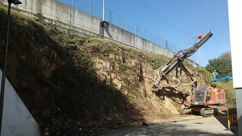 obra reparaci&oacute;n talud en Arteixo