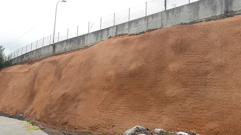 muro de contenci&oacute;n detectado por municipales de Arteixo
