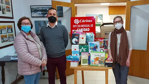 Donaciones de libros a C&aacute;riatas Arteixo