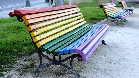 Psoe Arteixo reclama bancos LGTBI para el municipio