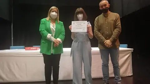 diplomas de fin de curso al alumnado de la escuela de m&uacute;sica de Arteixo