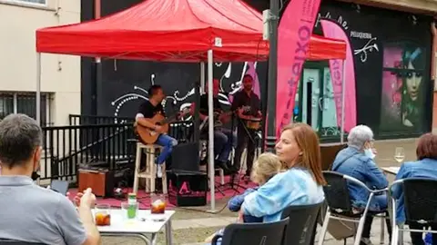 Sesi&oacute;n verm&uacute; en Cervecer&iacute;a Pepucho de Vilarrod&iacute;s