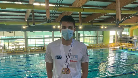 deportista Miguel no campionato Galego de Nataci&oacute;n 2021