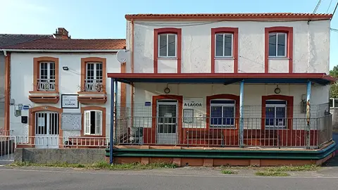 Se derriban edufucuos en A Lago para contruir centro social y escuela unitaria en Sorrizo, Arteixo