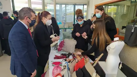 Visita de Cristina Pichel &oacute; CIFP Paseo das Pontes en conmemortaci&oacute;n &oacute; d&iacute;a internacional do voluntariado