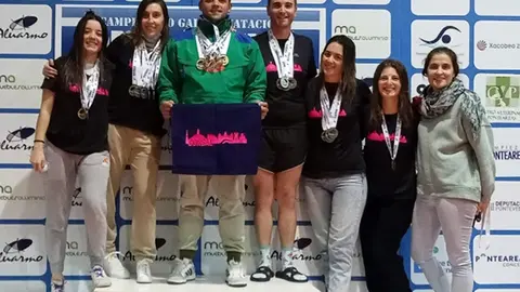 deportistas del clun de nataci&oacute;n y salvamento CORSAL