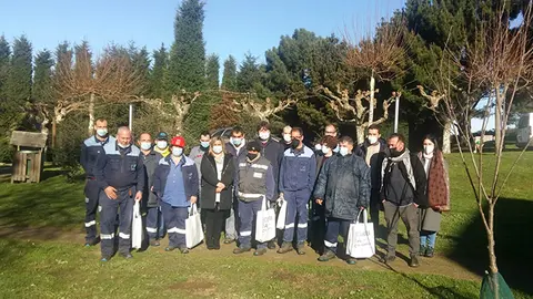 Alumnos de Emprego Social en el parque forestar Montica&ntilde;o, Pastoriza