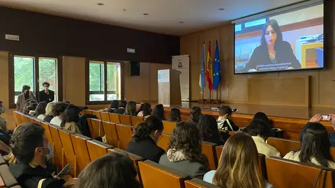 Mar&iacute;a Jes&uacute;s Lorenzana inaugurou o I Torneo Internacional de Debate BP Compostela-El Portal de la Infancia