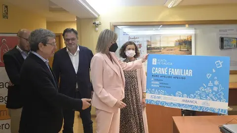 A conselleira de Pol&iacute;tica Social, Fabiola Garc&iacute;a, visita a Asociaci&oacute;n Galega de Familias Numerosas (Agafan) para presentar novidades no t&iacute;tulo e no carn&eacute; de familia numerosa-El Portal de la Infancia