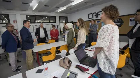 Rom&aacute;n Rodr&iacute;gez d&aacute;lle a benvida aos profesores de seis pa&iacute;ses que participan en Santiago nun proyecto sobre a innovaci&oacute;n educativa coa Xunta-El Portal de la Infancia